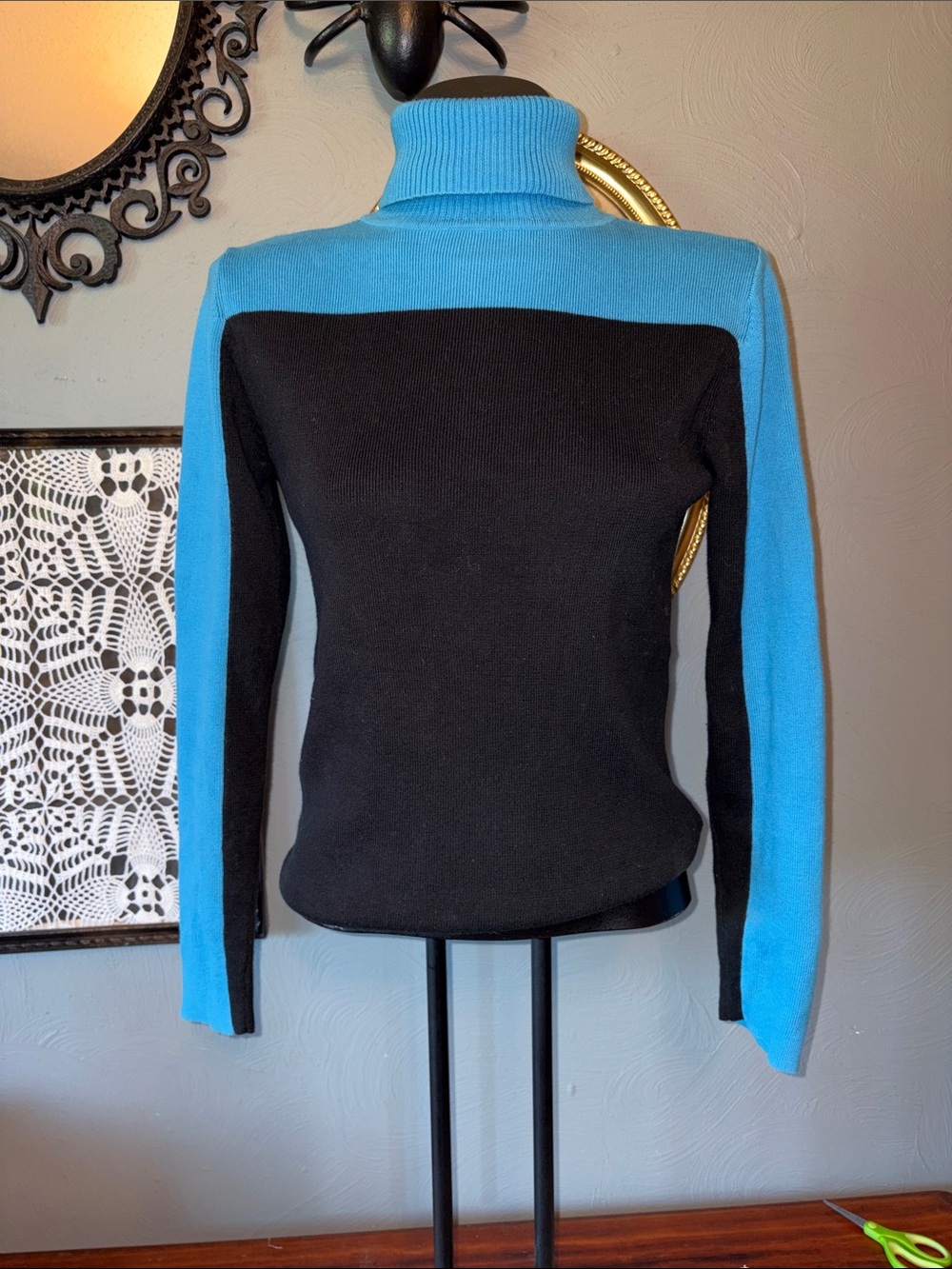 GAP Y2K Black and Turquoise Colorblock Turtleneck Sweater